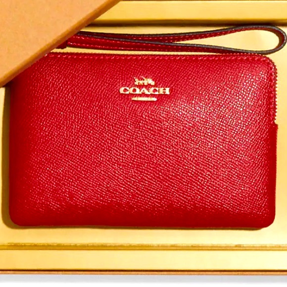 NWT Coach Boxed Corner Zip Wristlet With Charm Included - Picture 3 of 4